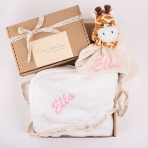 Giraffe Comforter & Hooded Towel Baby gift box embroidered with the name Ella