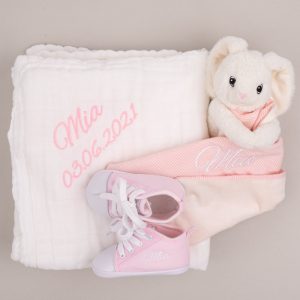 White Muslin babOur Personalised White Muslin Blanket, Bunny & Shoes Pink Baby Gift personalised with the name Mia